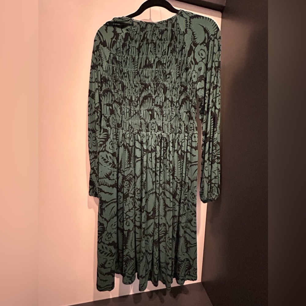 BODEN! It has pockets! US size 10